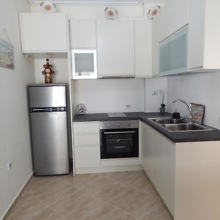 Modern Spacious 1 Bedroom Flat Next To The Beach Vlorë Exterior foto
